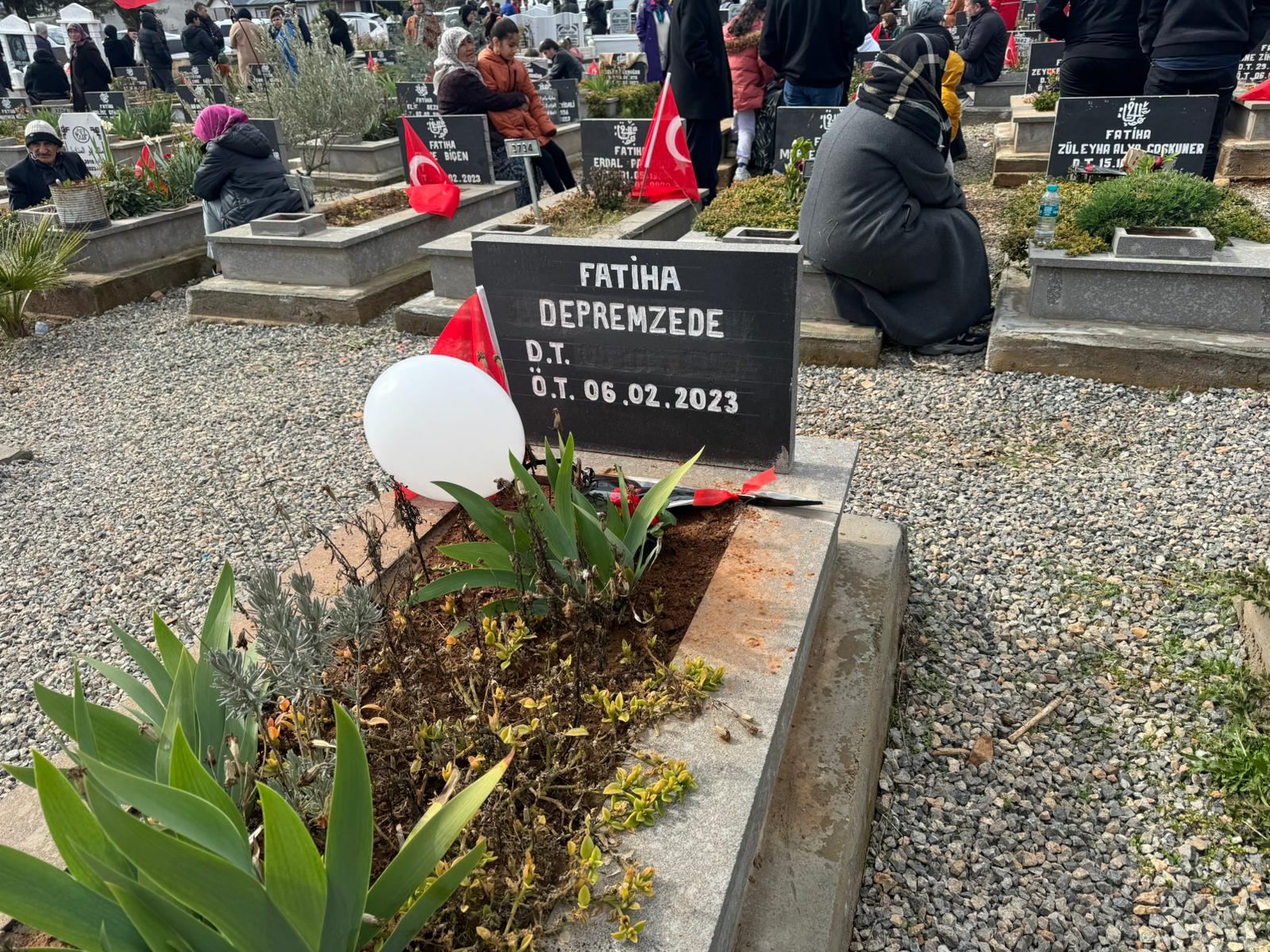 SAHİPSİZ MEZAR SAHİBİNİ ARIYOR