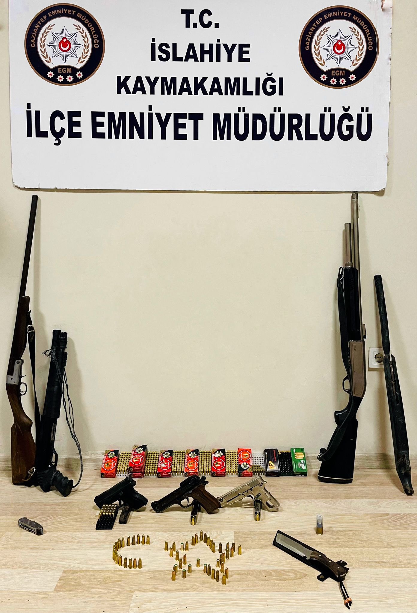 SOSYAL MEDYADAKİ SLAH GÖRÜNTÜSÜNE TUTUKLAMA