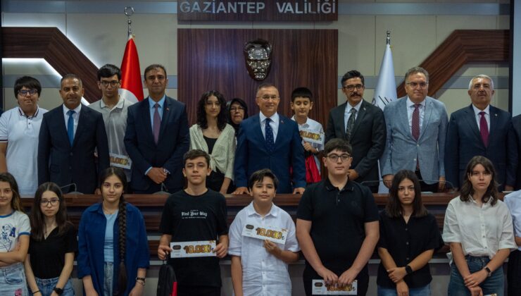 GAZİANTEP’TE LGS’DE TAM PUAN ALAN ÖĞRENCİLER VALİ ÇEBER TARAFINDAN ÖDÜLLENDİRİLDİ