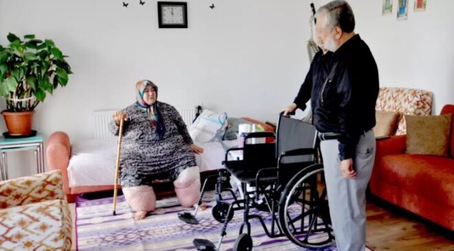 ÖKKEŞ BABA VAKFINDAN TEKERLEKLİ SANDALYE