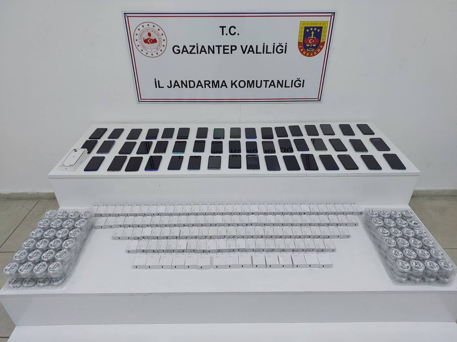 GAZİANTEP’TE 1.3 MİLYONLUK KAÇAK MALZEME ELE GEÇİRİLDİ