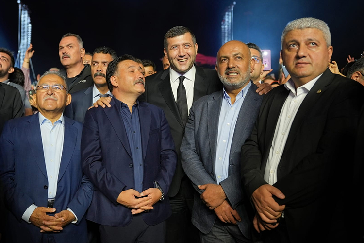 AHMET ŞAFAK’TAN KAYSERİ’DE 52 BİN KİŞİLİK DEV KONSER