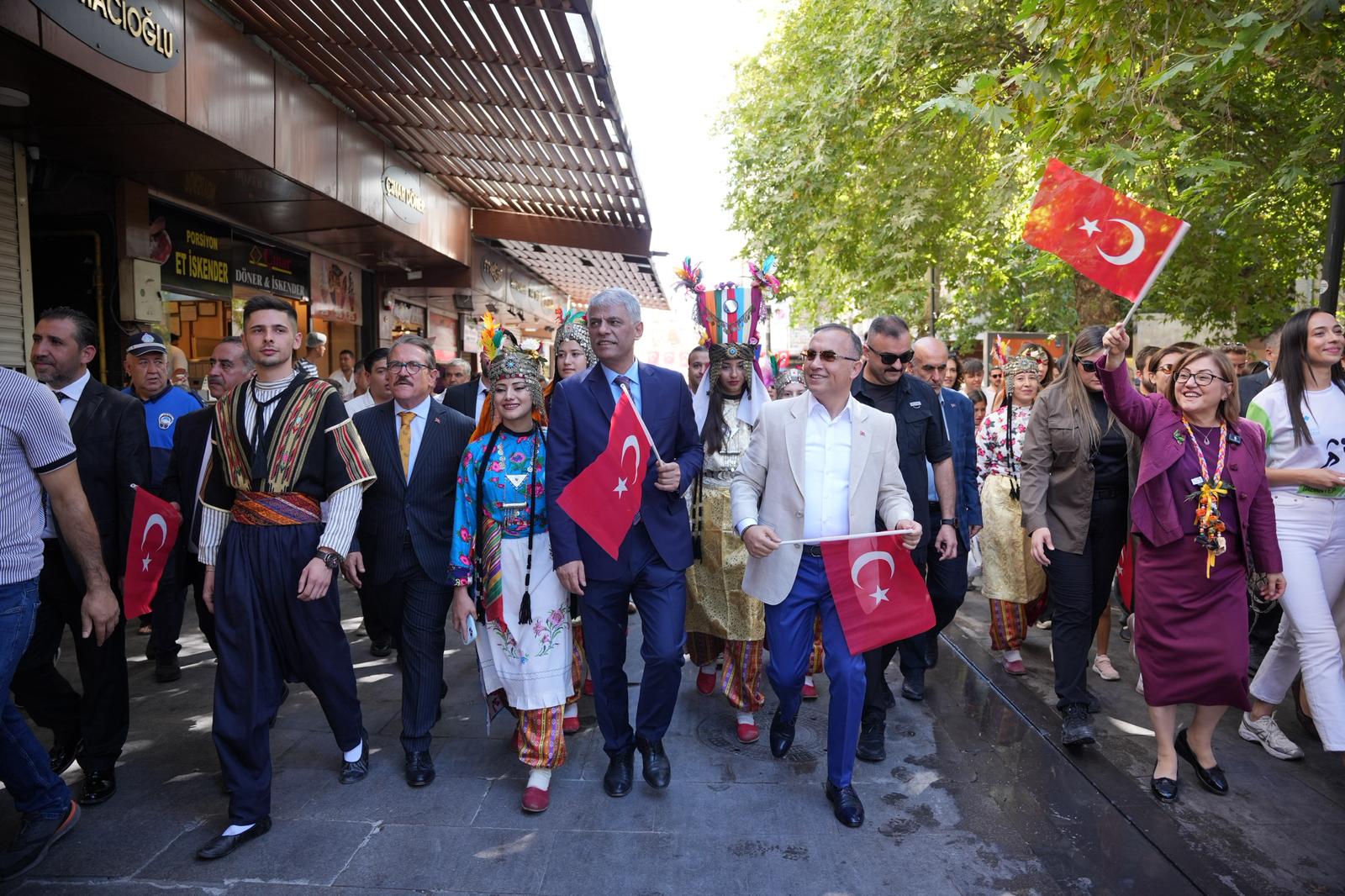 GASTROANTEP KÜLTÜR YOLU FESTİVALİ COŞKUYLA BAŞLADI