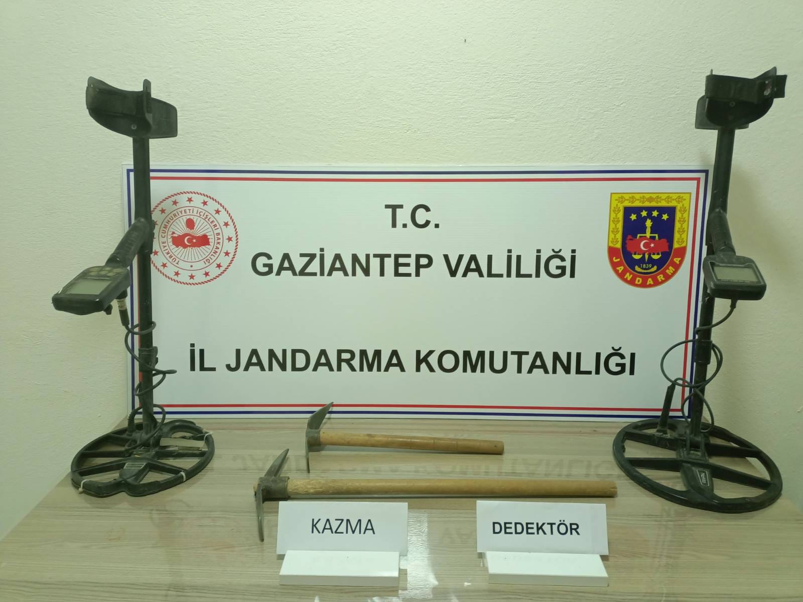 KAÇAK KAZIYA JANDARMA ENGELİ