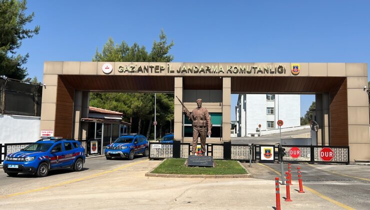 JANDARMA DEDEKTİFLERİ 1771 ARANAN ŞAHSI YAKALADI