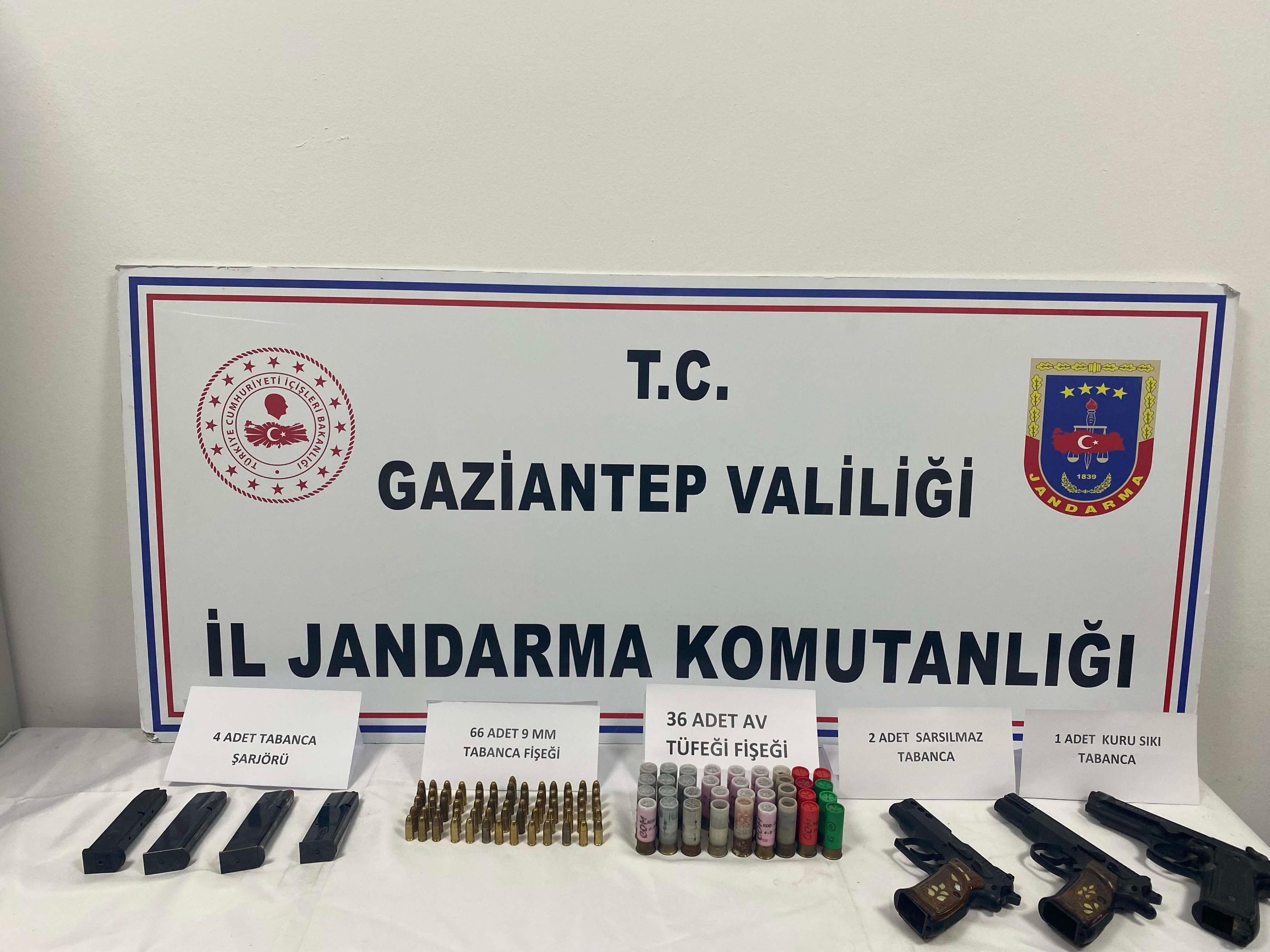 SİLAH KAÇAKÇILIĞINA JANDARMADAN GEÇİT YOK