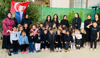 BİLGİÇ AKADEMİ’Lİ MİNİKLERDEN ANLAMLI 10 KASIM TÖRENİ