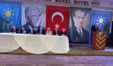 İYİ PARTİDE ŞÖLEN HAVASINDA KONGRE