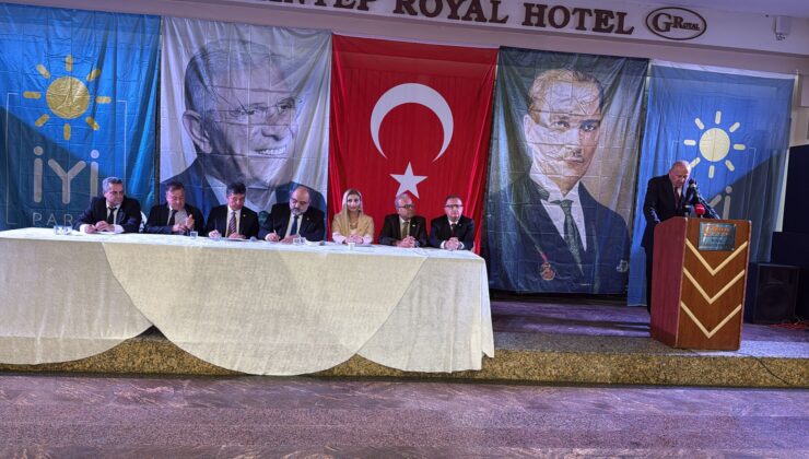 İYİ PARTİDE ŞÖLEN HAVASINDA KONGRE