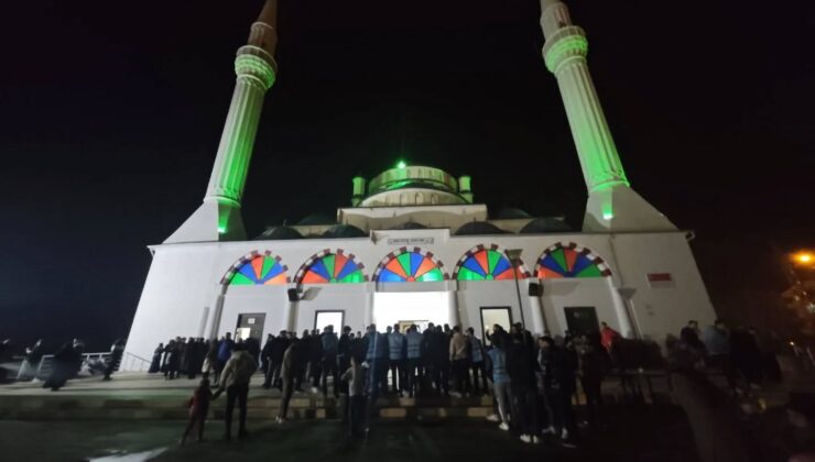 REGAİB GECESİ CAMİLER DOLDU TAŞTI