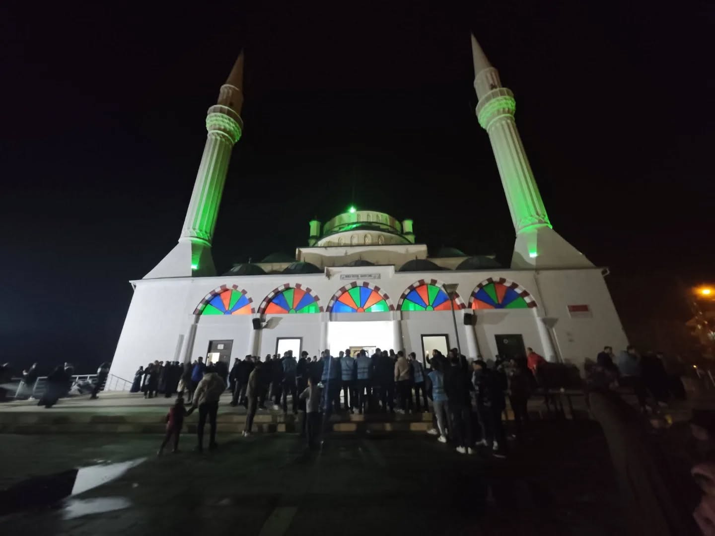 REGAİB GECESİ CAMİLER DOLDU TAŞTI