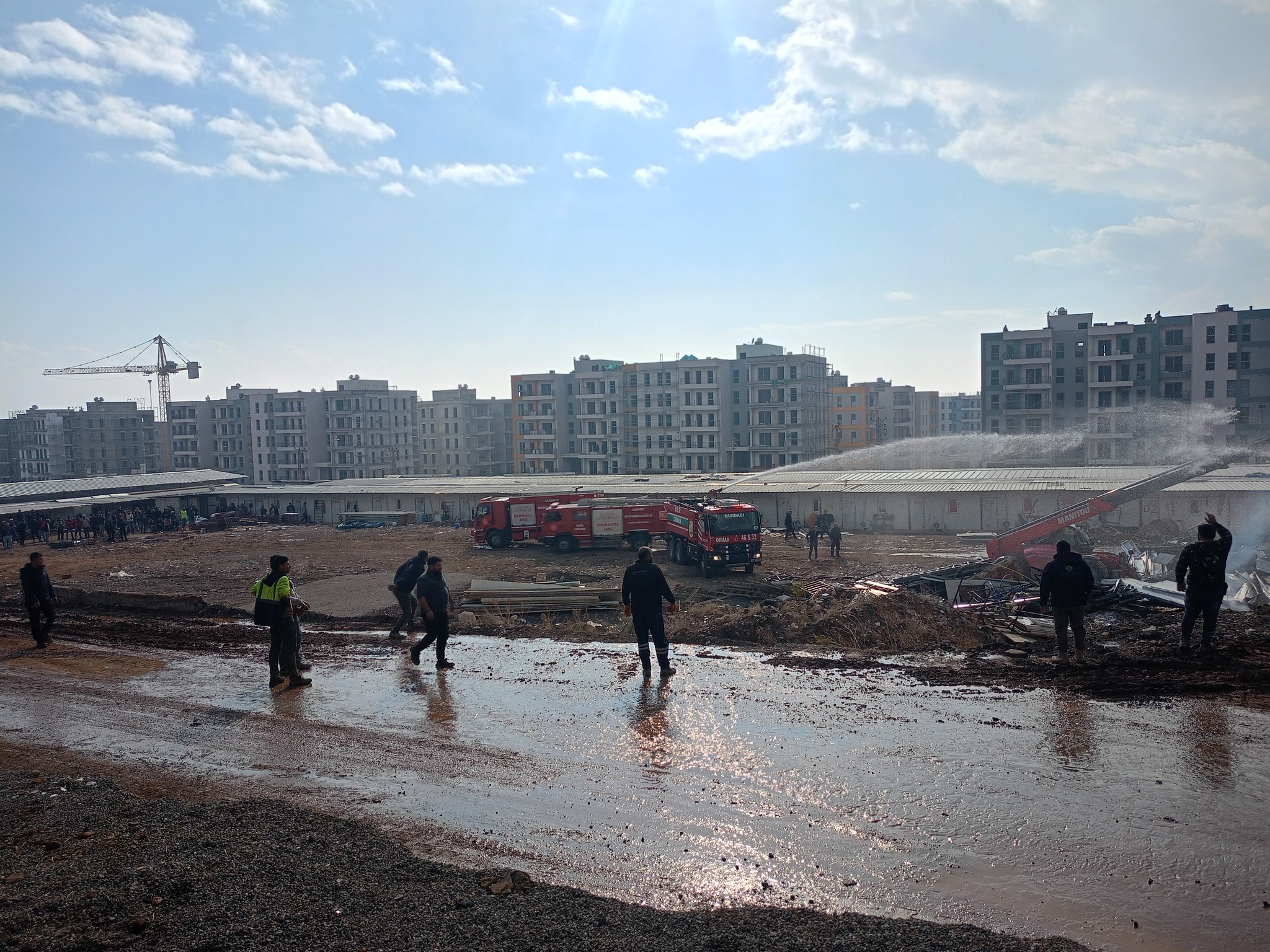 NURDAĞI’NDA İNŞAAT ŞANTİYESİNDE YANGIN